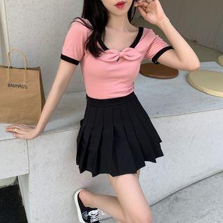 Short-sleeve Bow Accent T-shirt / Mini Pleated Skirt / Set