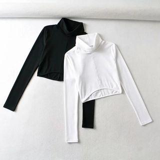 Mock-neck V-neck T-shirt