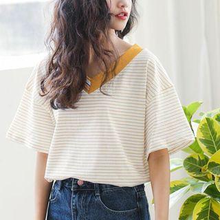 Striped Loose-fit V-neck Short-sleeve T-shirt