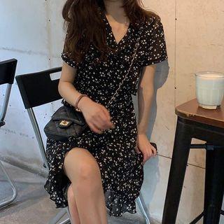 Short-sleeve Floral A-line Dress Black - One Size
