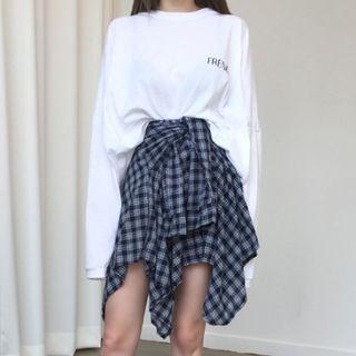 Lettering Long Sleeve T-shirt / Plaid Asymmetric A-line Skirt