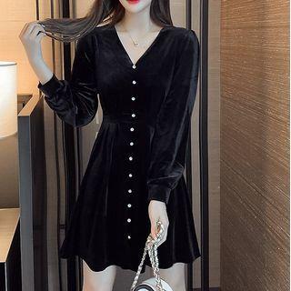 Long Sleeve V-neck Buttoned A-line Dress