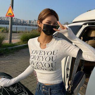 Notch-neck Letter Cropped T-shirt