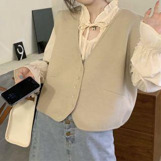 Single-breasted Sweater Vest / Ruffled Blouse
