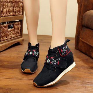Hidden-wedge Floral Embroidery Sneakers
