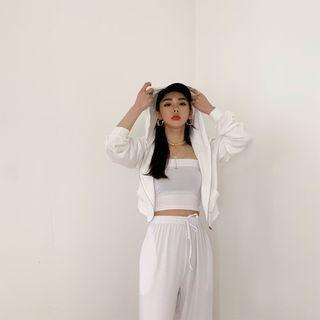 Kangaroo-pocket Front Cropped Hoodie