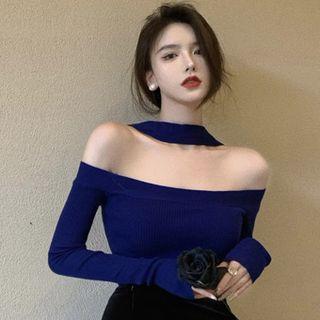 Off-shoulder Halter-neck Knit Top