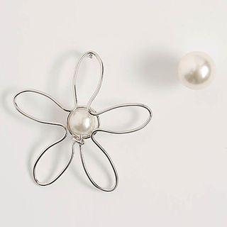 Non-matching Faux Pearl & Wirework Flower Earring