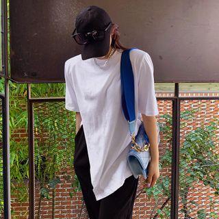 Padded-shoulder Slit T-shirt