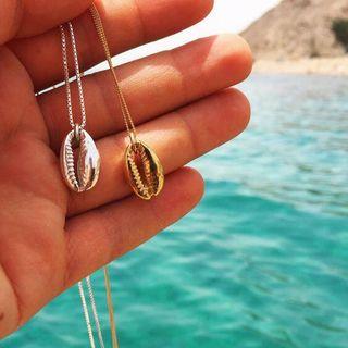 Gold Plated Shell Pendant Necklace