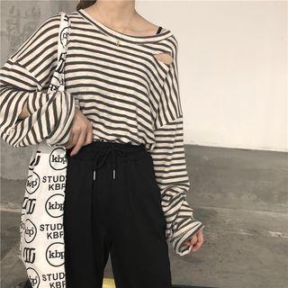 Striped Long-sleeve Loose-fit T-shirt / Plain Cropped Pants