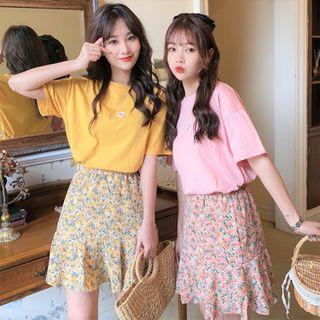 Set: Short Sleeve Daisy Printed T-shirt + Floral Skirt