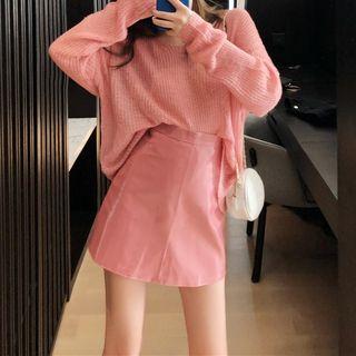 V-neck Knit Top / Faux Leather A-line Skirt