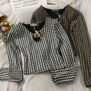 Chain-neckline Houndstooth Crop Knit Top