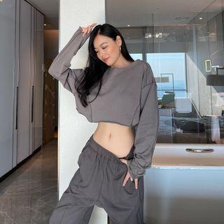 Long-sleeve Cropped Frayed T-shirt