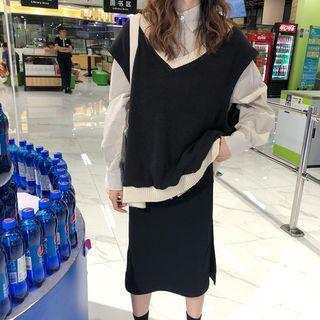 V-neck Print Vest / Plain Skirt