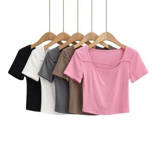 Short-sleeve Heart Buckle Crop Top
