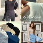 Padded-shoulder Silky T-shirt