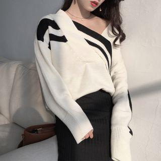 V-neck Two-tone Long-sleeve Knit Top