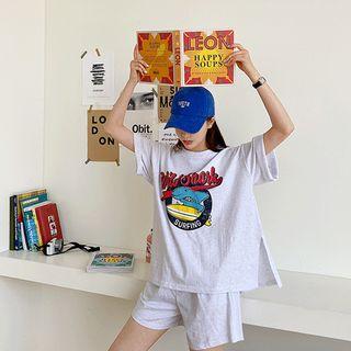 Set: Printed Boxy T-shirt + Sweatshorts