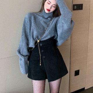 Turtle-neck Knit Sweater / Asymmetrical Shorts
