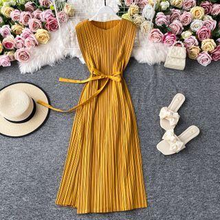 Plain Sleeveless Pleated Dress With Sash
