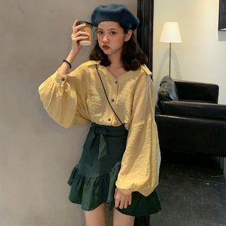 Puff-sleeve V-neck Shirt / Plain Ruffled Skirt