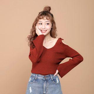 Cutout-shoulder V-neck Knit Top