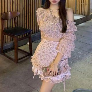 One-shoulder Flower Print Cropped Blouse / Ruffle Mini Pencil Skirt / Set