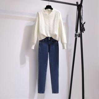 Set: V-neck Sweater + Skinny Jeans