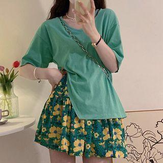 Elbow-sleeve Slit T-shirt / Floral Mini A-line Skirt