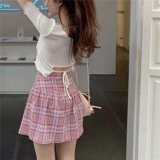 V-neck Short-sleeve Top / Plaid A-line Skirt