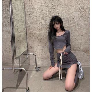 U-neck Plain Long-sleeve Top / High Waist Split Shorts