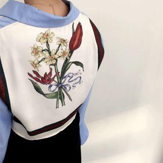 Bell-sleeve Print-back Blouse