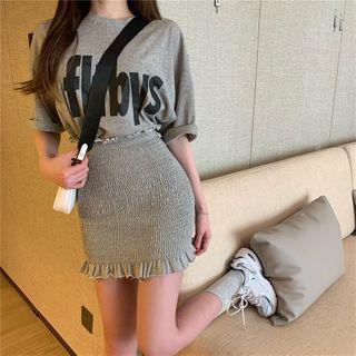 Printed Loose T-shirt / Smocked Pencil Skirt