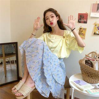 Elbow-sleeve T-shirt / Tiered Midi Skirt