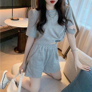 Short-sleeve Cutout T-shirt / Shorts