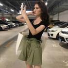 U-neck Short-sleeve T-shirt / High Waist Shorts