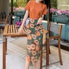 Short-sleeve T-shirt / Floral Print Skirt