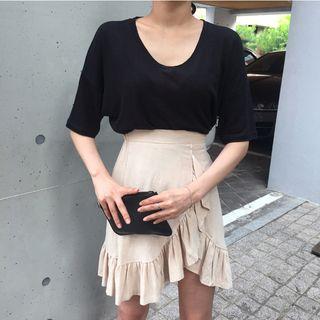 Elbow-sleeve T-shirt / Ruffle Trim A-line Skirt