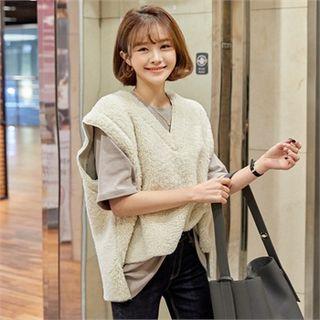 Sleeveless Oversized Faux-shearling Top Ivory - One Size