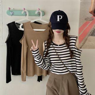 Chain Cold-shoulder Knit Top