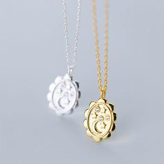 925 Sterling Silver Embossed Moon & Star Pendant Necklace