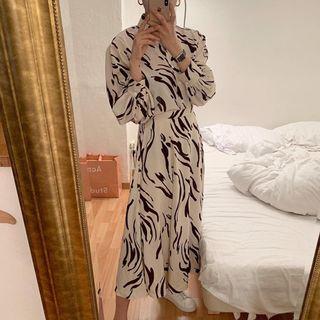 Patterned Shirt / A-line Midi Skirt
