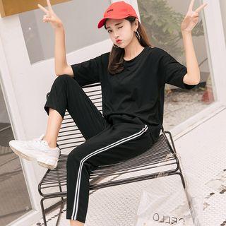 Sports Set: Short-sleeve Striped T-shirt + Cropped Sweatpants