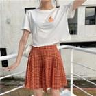 Print Short-sleeve Slim-fit T-shirt / Check Pleated Skirt