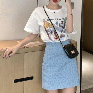 Short-sleeve Print T-shirt / Leopard Print A-line Mini Skirt