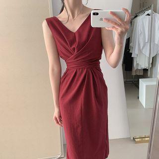 Sleeveless V-neck Tie-waist Midi Sheath Dress