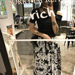 Set: Slim-fit Off-shoulder Short-sleeve Top + Print Cropped Wide-leg Pants