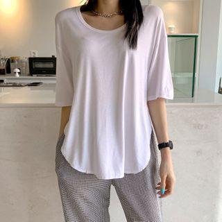 U-neck Round-hem Silky T-shirt
